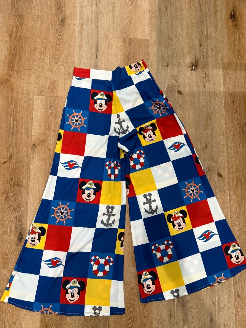 Disney coverup pants size medium worn once like new condition